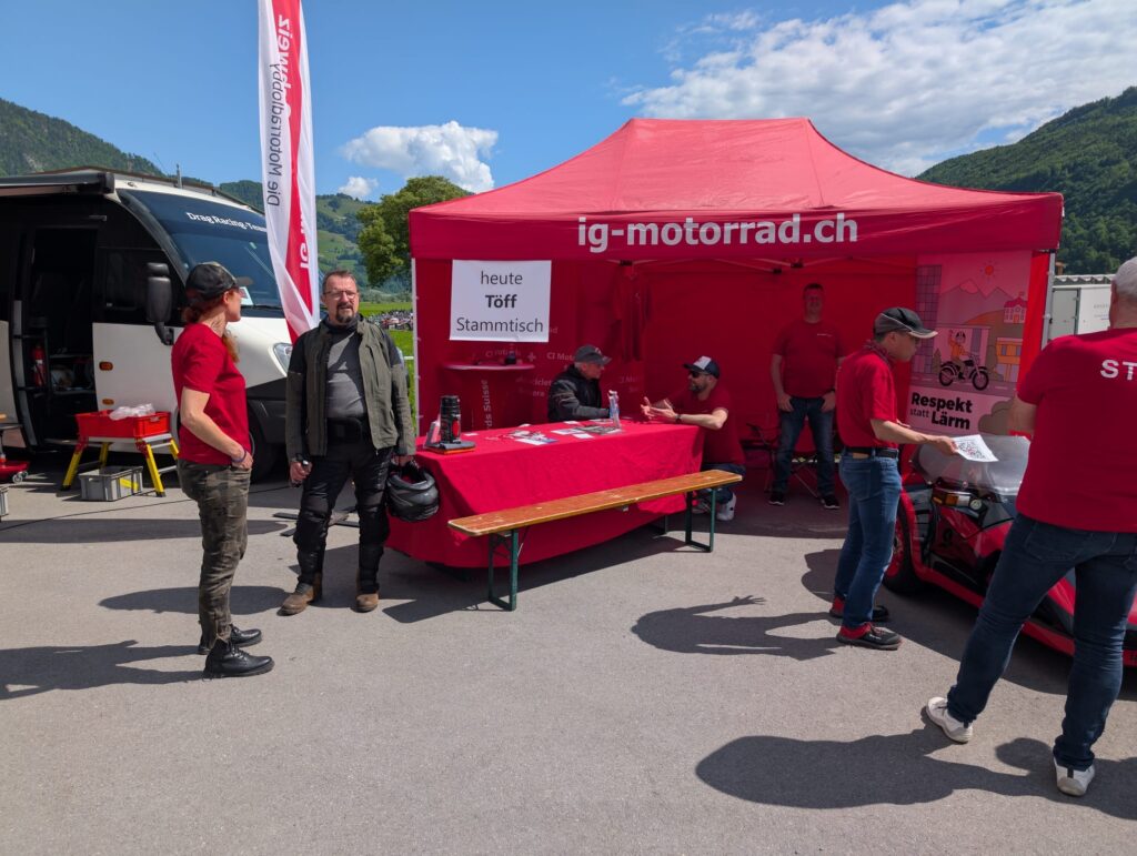 IG Motorrad - Table des habitués lors des journées de la moto